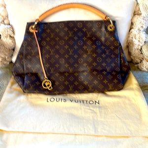 Louis Vuitton Artsy MM
